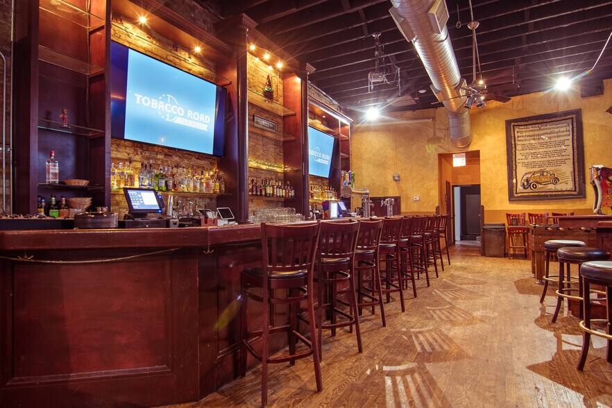 More Photos Of 2249 N Lincoln Ave, Chicago General Retail For Sale