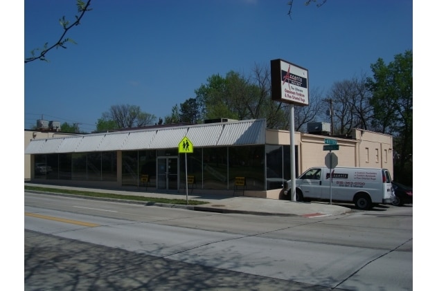 More Photos Of 8121 Wornall Rd, Kansas City Freestanding For Sale