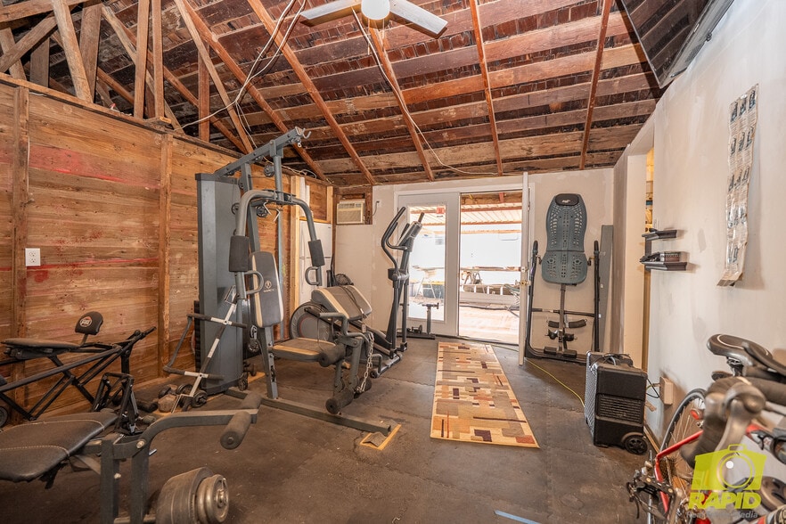 More Photos Of 425 Highland Park, Robert Lee Flex For Sale