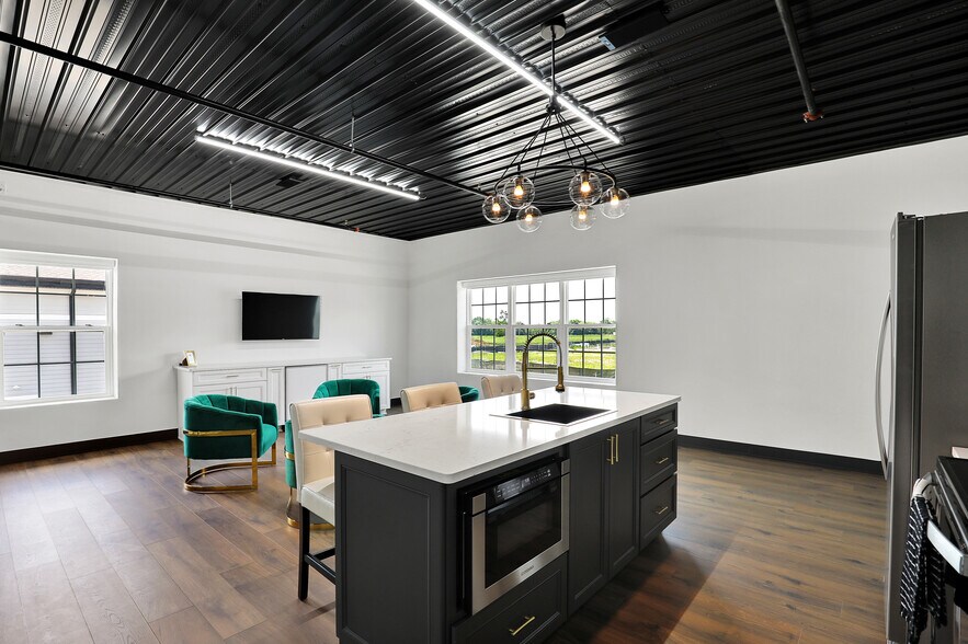 More Photos Of 17725 Motor District Cir, Carmel Showroom For Sale