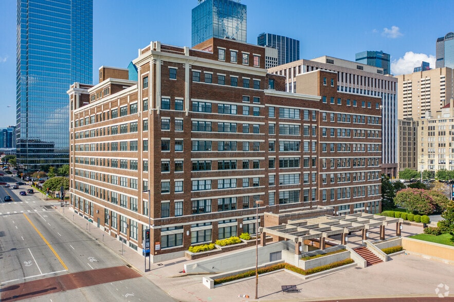 More Photos Of 900 Jackson St, Dallas Office For Lease