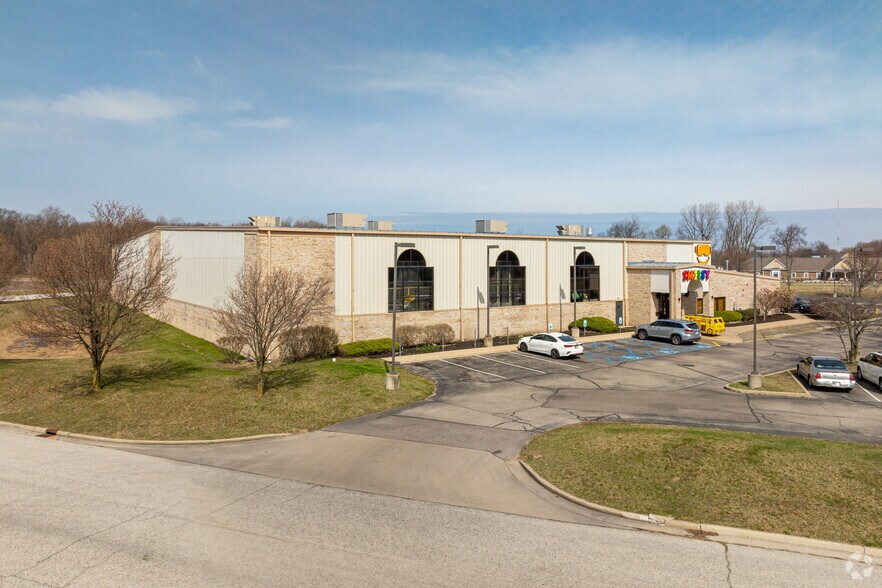 More Photos Of 1526 Deer Run Dr, Mishawaka Amusement Park For Sale