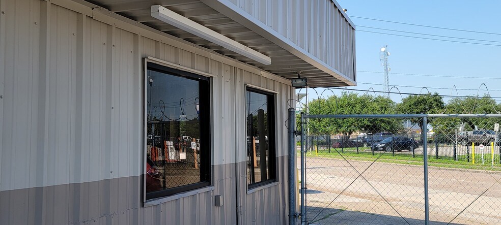 More Photos Of 7783 Airport Blvd, Houston General Retail For Lease