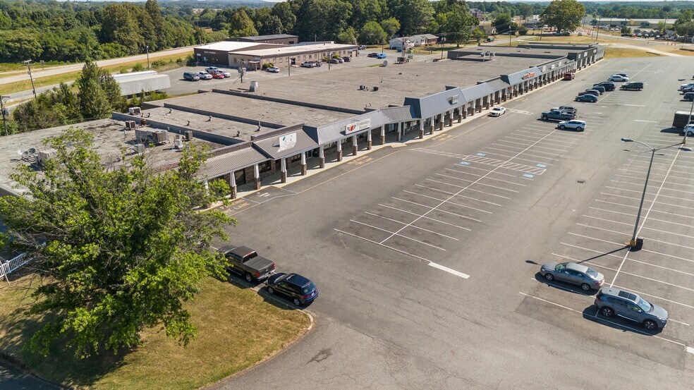 More Photos Of 185-201 Old Courthouse Rd, Appomattox Storefront For Sale
