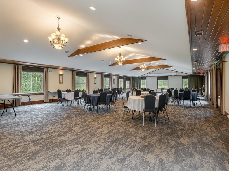 More Photos Of 8826 Boylston Hwy, Mills River Flex For Sale