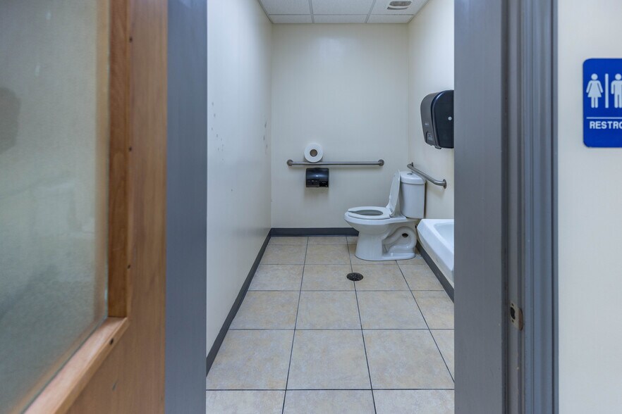 More Photos Of 1100 Stockton St, Jacksonville Religious Facility For Lease