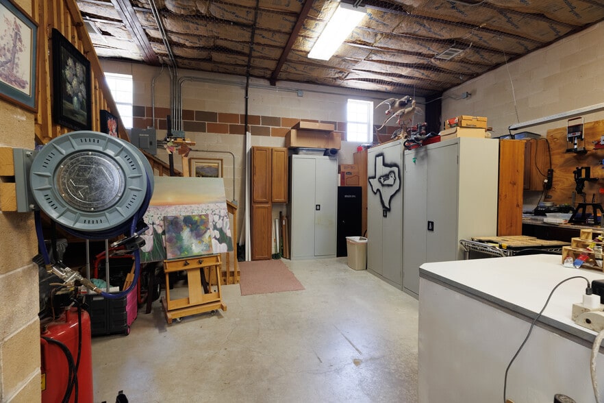 More Photos Of 2255 CR 172, Round Rock Light Manufacturing For Sale