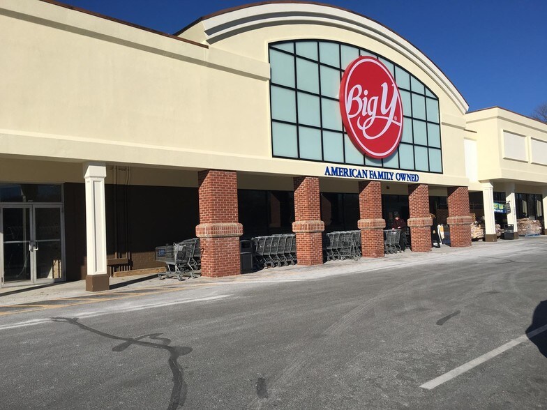 More Photos Of 1021-1041 S Main St, Cheshire Unknown For Lease