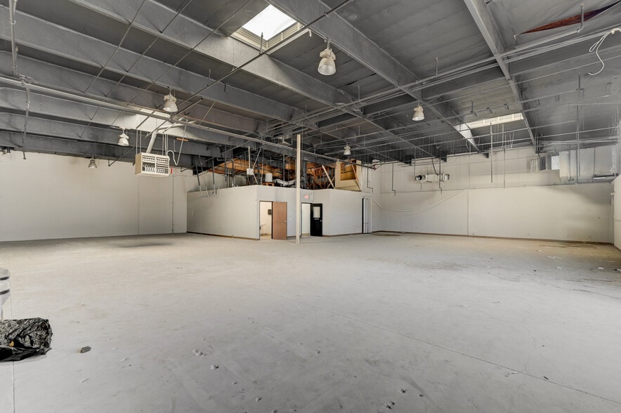 More Photos Of 1997 Whitney Mesa Dr, Henderson Warehouse For Lease