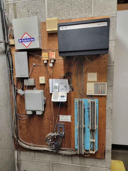 More Photos Of 532 Oregon Way, Longview Auto Repair For Lease