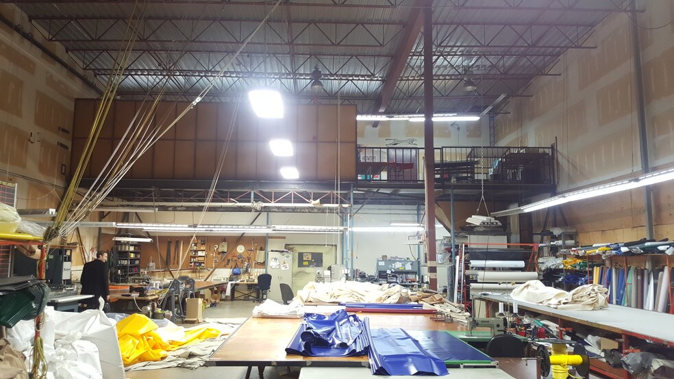 More Photos Of 2984 Norland Ave, Burnaby Warehouse For Lease