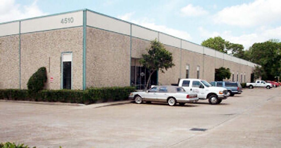 More Photos Of 4510 W 34th St, Houston Warehouse For Lease