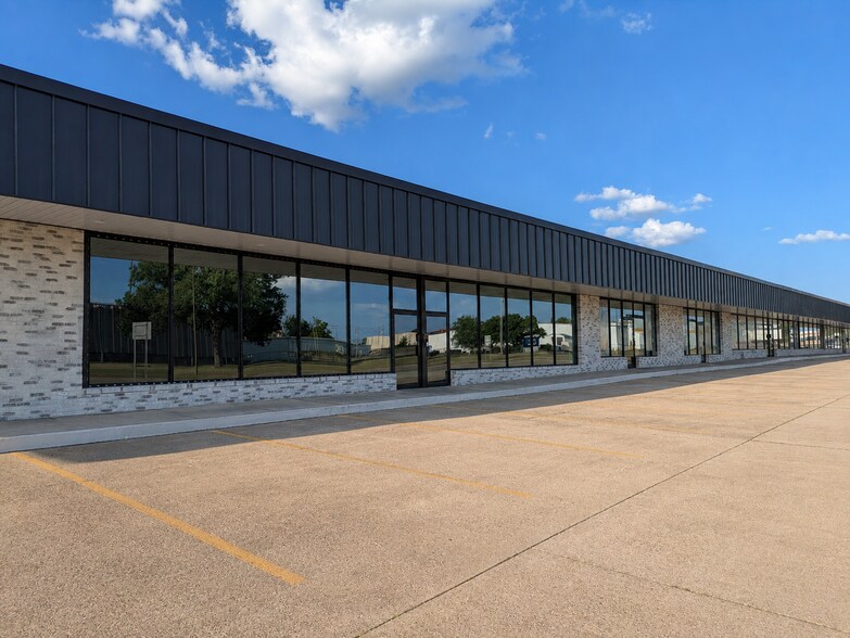 More Photos Of 801-815 E Main St, Russellville Storefront For Lease