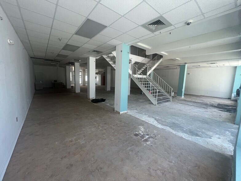 More Photos Of 49 N Federal Hwy, Dania Storefront Retail Office For Lease