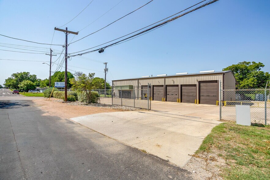 Primary Photo Of 3040 Ramona Dr, Fort Worth Research And Development For Lease