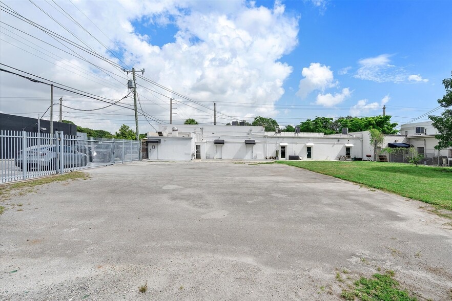 More Photos Of 2829 NW 13th Ave, Miami Storefront Retail Office For Lease