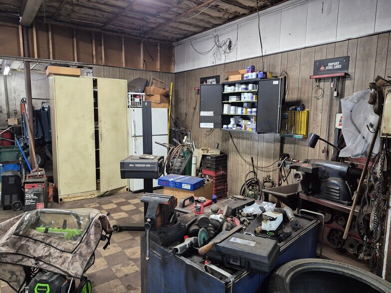 More Photos Of 2702 Saw Mill Run Blvd, Pittsburgh Auto Repair For Sale