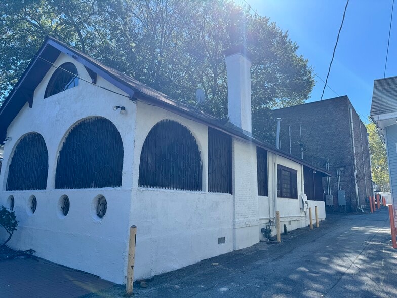 More Photos Of 1043 Greenwood Ave, Atlanta Restaurant For Lease