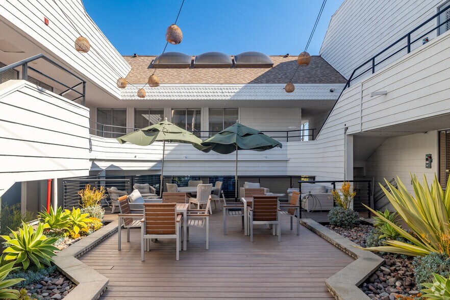 More Photos Of 2200 Pacific Coast Hwy, Hermosa Beach Office For Sale