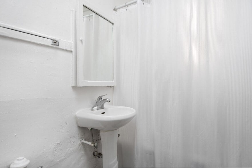 More Photos Of 479-483 N Harlem Ave, Oak Park Apartments For Lease