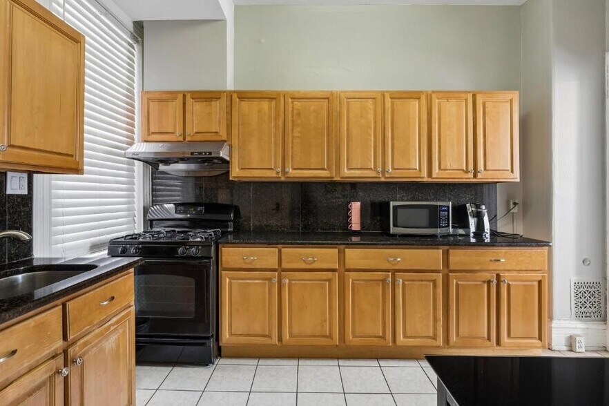 More Photos Of 1611 S Broad St, Philadelphia Specialty For Sale