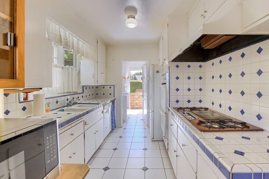 More Photos Of 4381-4385 Overland Ave, Culver City Office Residential For Sale