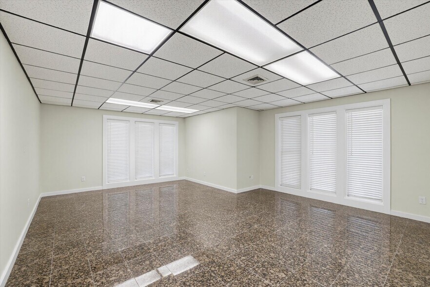 More Photos Of 1801 N Meridian Rd, Tallahassee Office For Lease