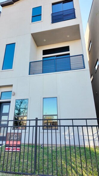 Primary Photo Of 2317 Eagle St, Houston Specialty For Sale