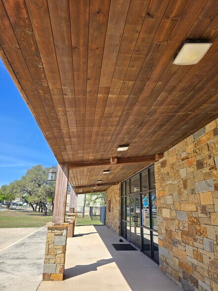 More Photos Of 13318 Western Oak Dr, Helotes Storefront Retail Office For Sale