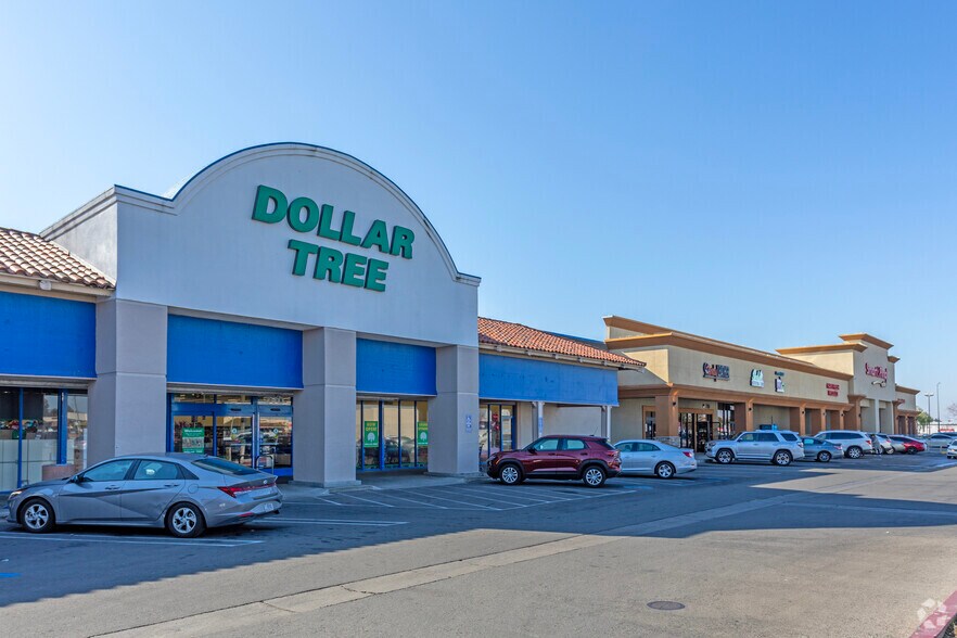 Primary Photo Of 698-790 W Shaw Ave, Clovis Unknown For Lease