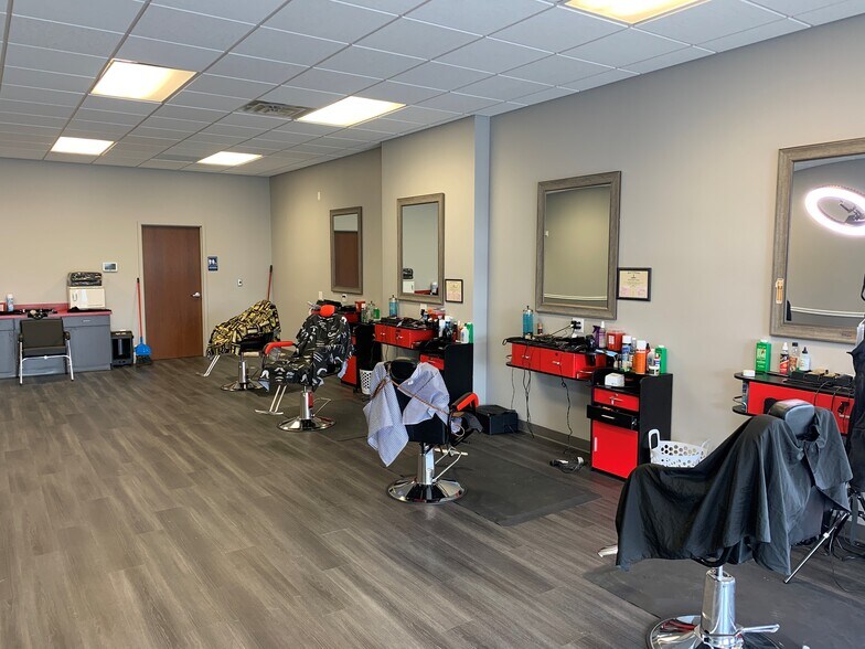 More Photos Of 4750 W Huntington Ave, Lincoln Freestanding For Lease