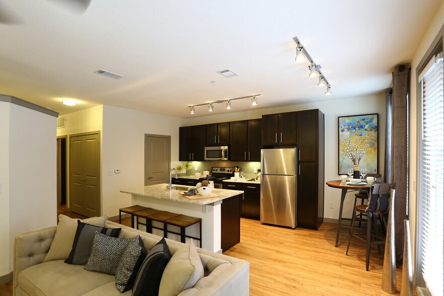 More Photos Of 403 E Koenig Ln, Austin Apartments For Lease