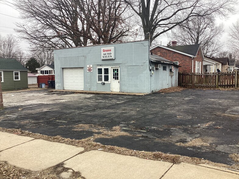 More Photos Of 1013 Sherman St, Belleville Auto Dealership For Sale