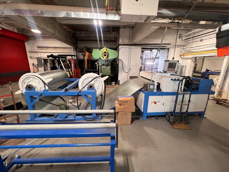 More Photos Of 19-29 Lafayette St, Hartford Distribution For Sale