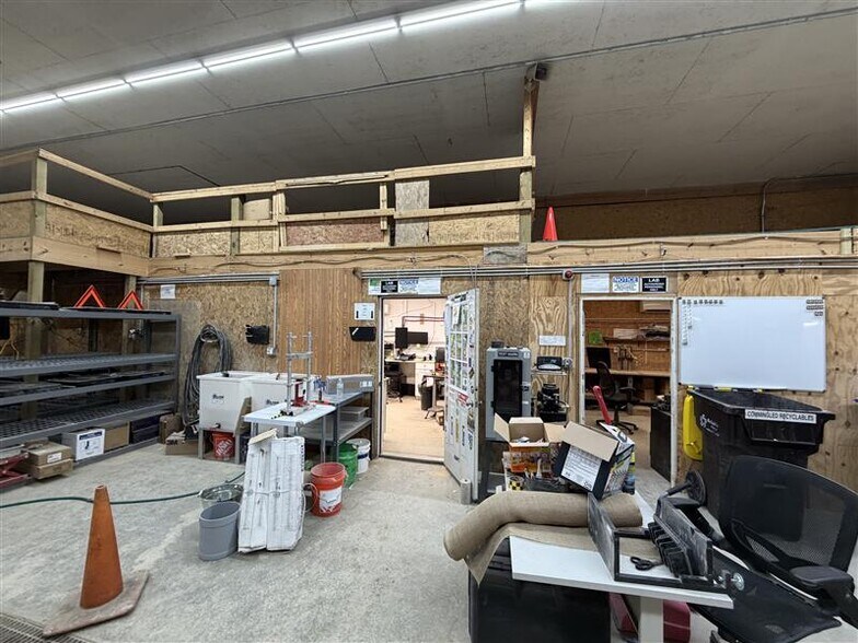 More Photos Of 2204 Yankee St, Niles Flex For Sale