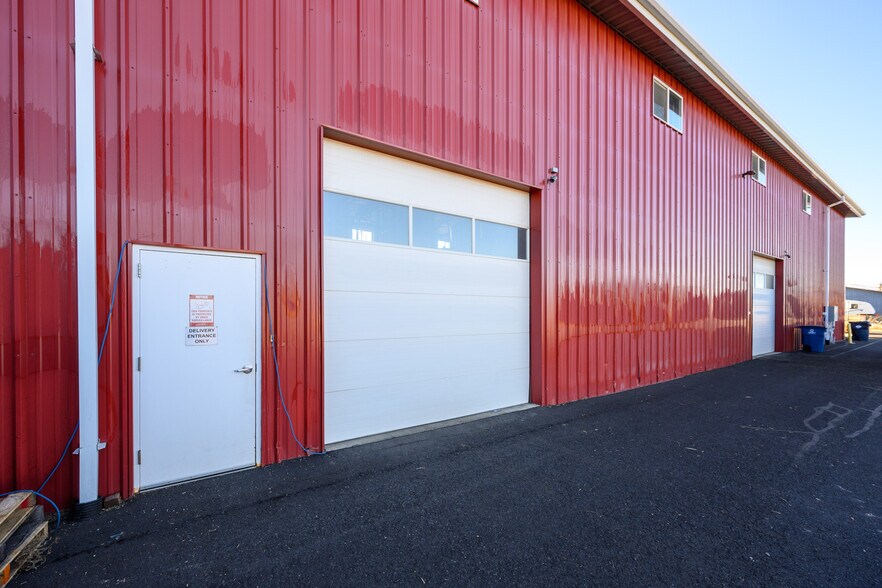 More Photos Of 275 W Barclay Dr, Sisters Distribution For Sale