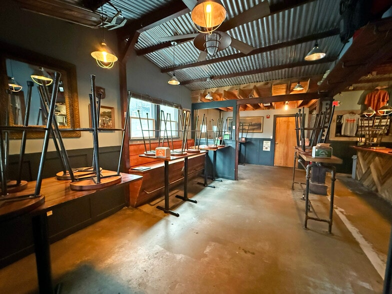 More Photos Of 175 High St, Portsmouth Storefront Retail Residential For Lease