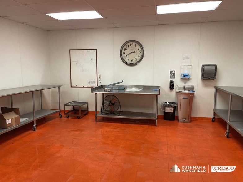 More Photos Of 1893 E 55th St, Cleveland Manufacturing For Sale