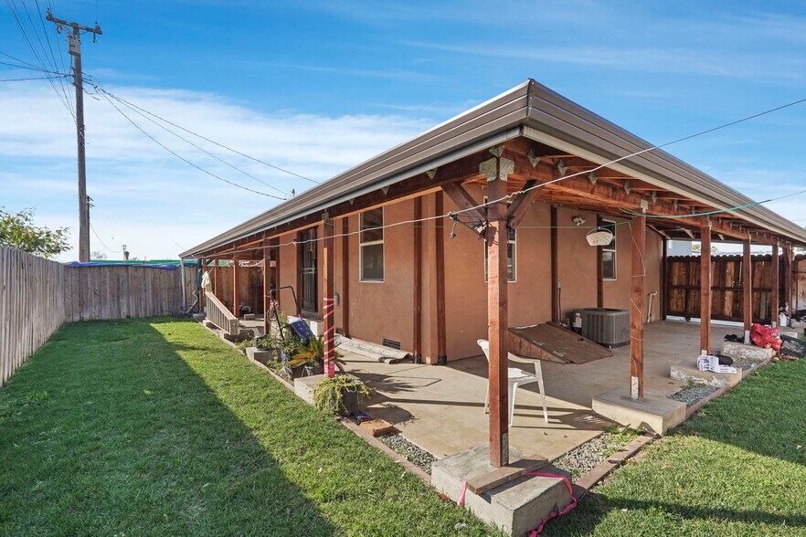 More Photos Of 104 E Lodi Ave, Lodi Storefront Retail Office For Sale