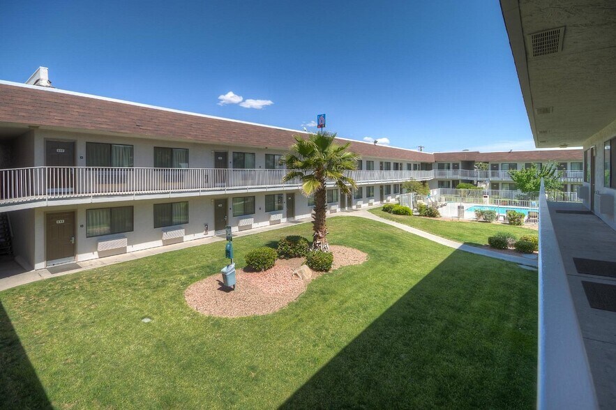 More Photos Of 11049 W Gateway Blvd, El Paso Hotel For Sale