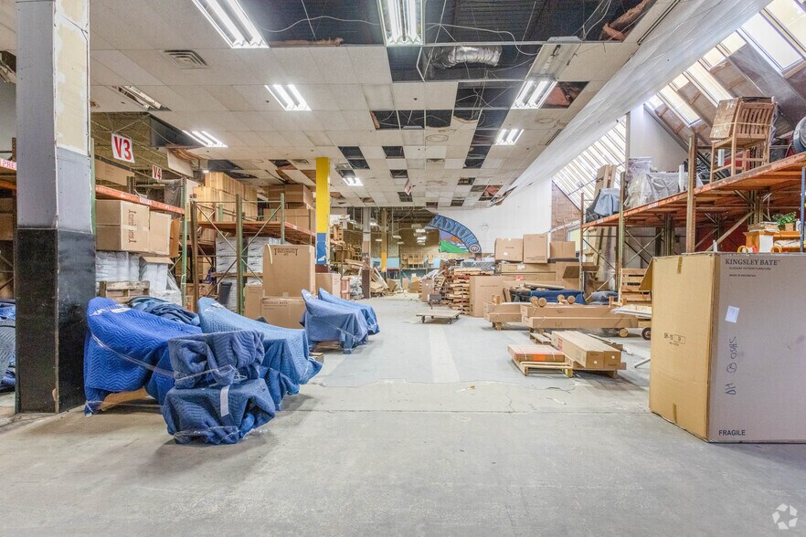 More Photos Of 58-74 Largo Dr, Stamford Light Distribution For Sale