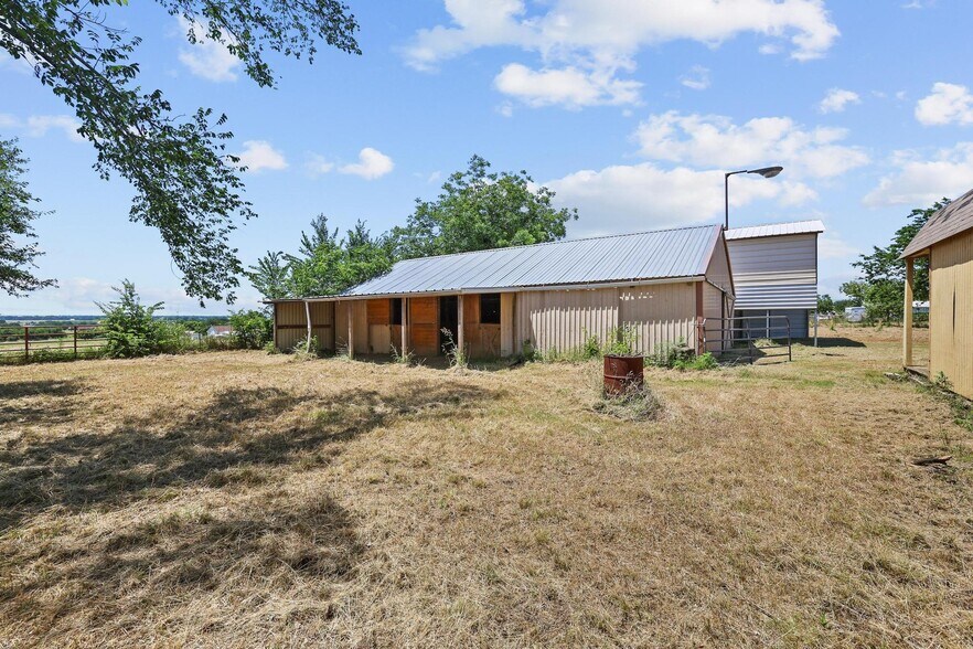 More Photos Of 12869 FM 1385, Pilot Point Light Distribution For Lease