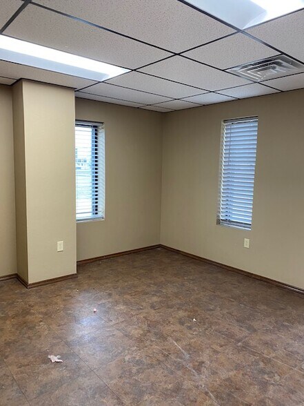 More Photos Of 2500 S Vermont Ave, Oklahoma City Warehouse For Lease