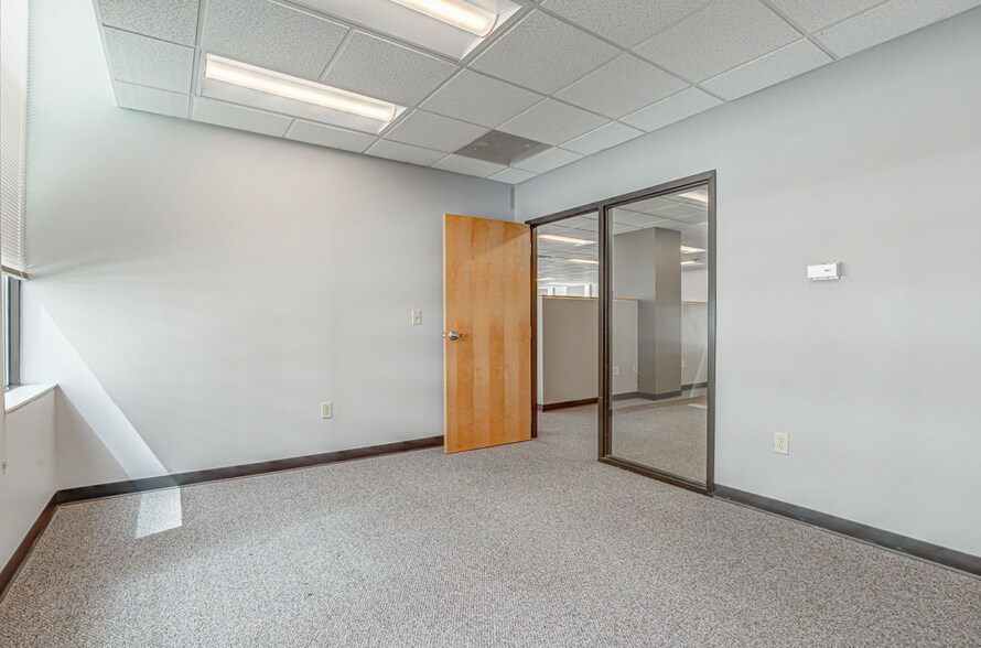 More Photos Of 35 E 7th St, Cincinnati Office For Lease