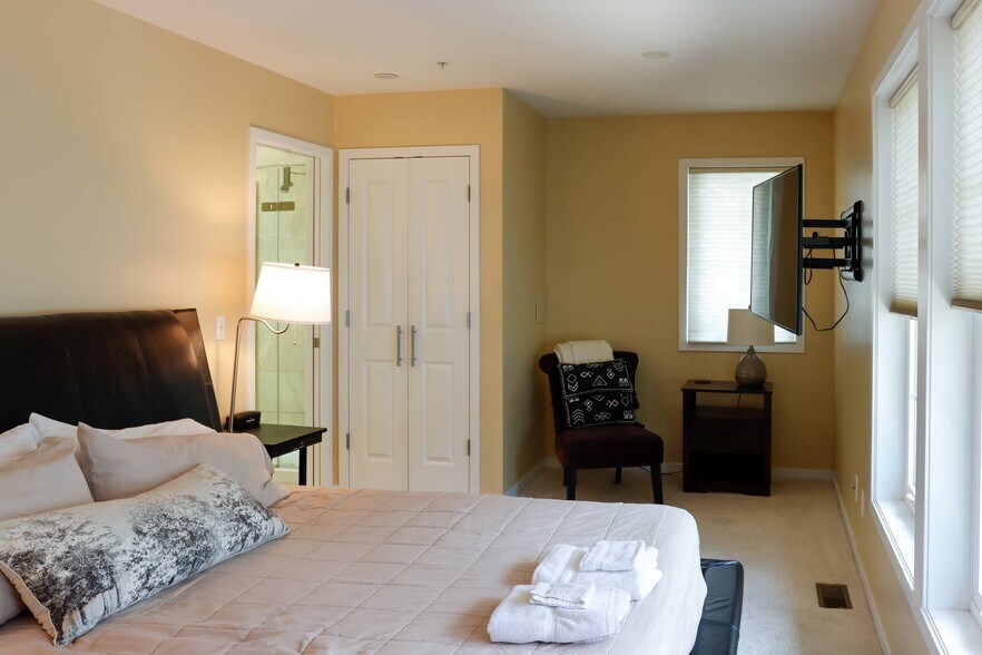 More Photos Of 430 W Center St, Douglas Freestanding For Sale