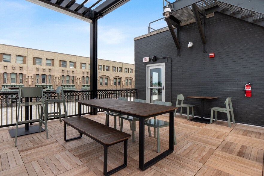 More Photos Of 1100 Market St, Chattanooga Office For Sale