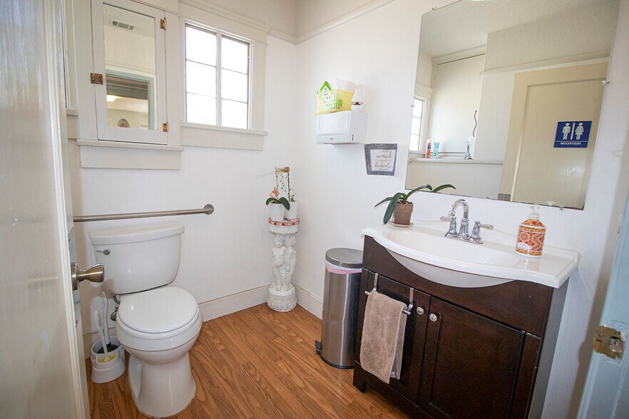 More Photos Of 215 E Fesler St, Santa Maria Storefront For Sale
