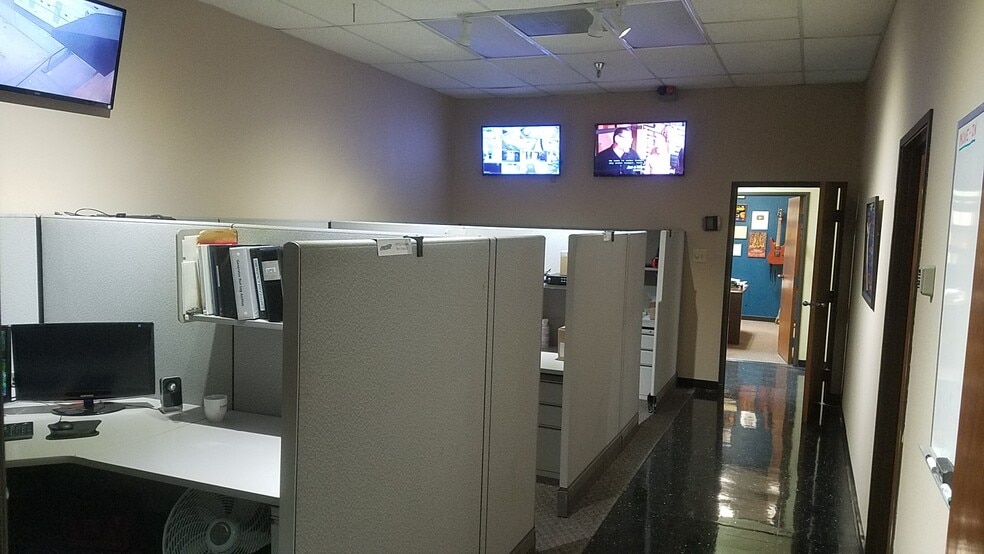 More Photos Of 2805 Canton St, Dallas Distribution For Lease