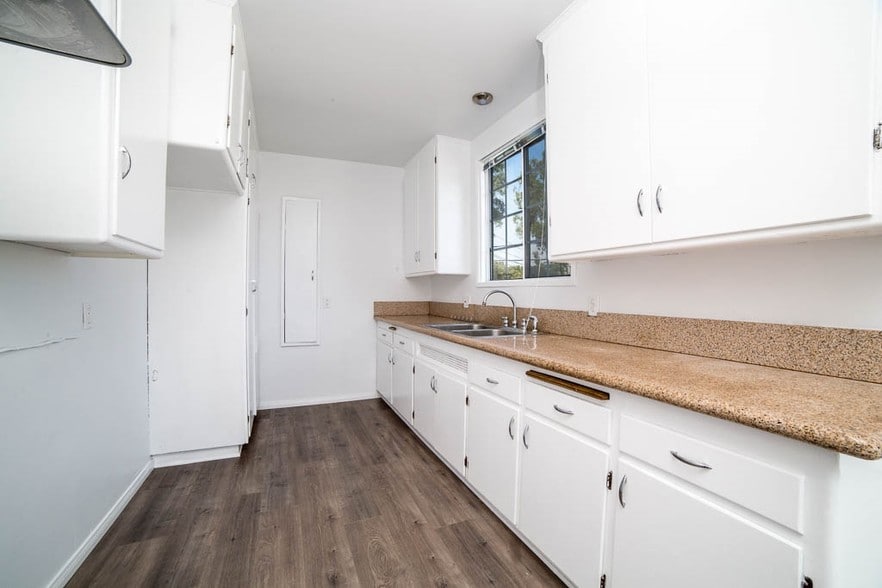 More Photos Of 2117 Stewart St, Santa Monica Apartments For Sale