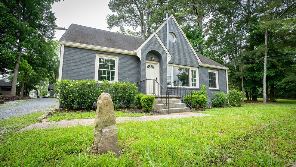 Primary Photo Of 2107 Bolton Rd NW, Atlanta Loft Creative Space For Lease